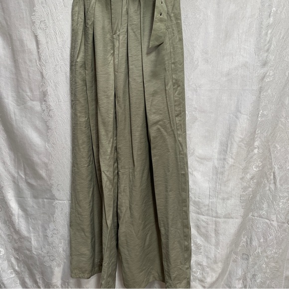 Nasty Gal High Waisted extra wide Trouser Size 2 Green NWT - Picture 2 of 5